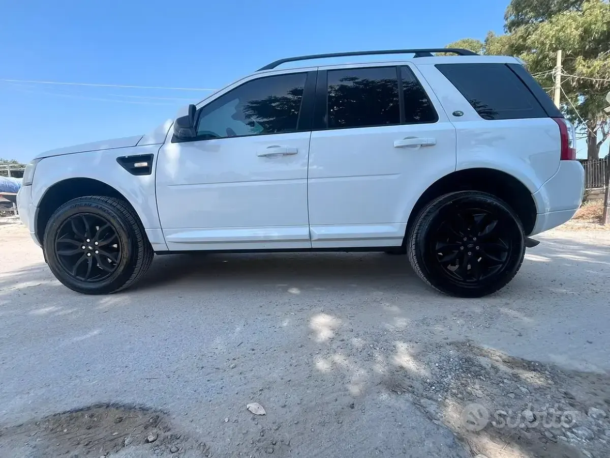 Usata Land Rover Freelander 2 190 CV (139 kW) 2011 Bianco SUV
