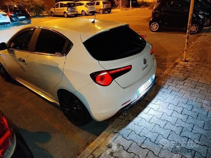 Bianco Usata 2018 Alfa Romeo Giulietta Due volumi | 4500 € - Immagine 1/4
