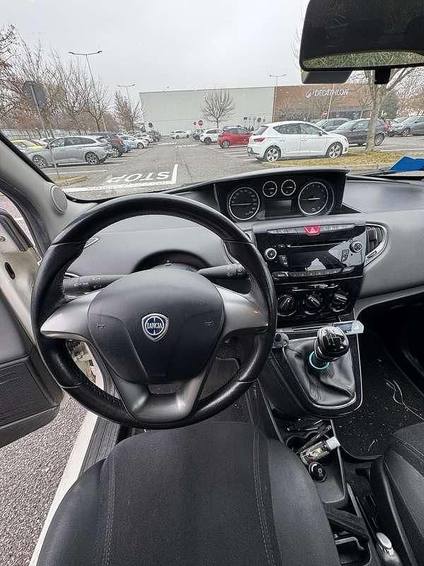 Usata Lancia Ypsilon Platinum 69 CV (50 kW) 2012 Utilitaria