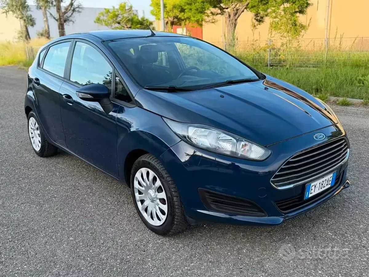 Second-hand Ford Fiesta 75 CP (55 kW) 2015 Albastru Hatchback