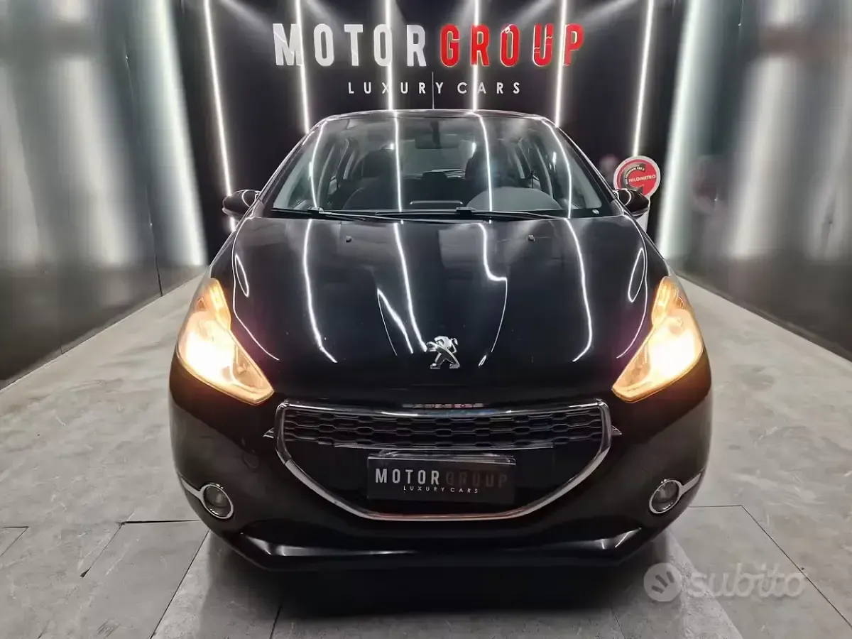 Usata Peugeot 208 Active 68 CV (50 kW) 2013 Nero Utilitaria