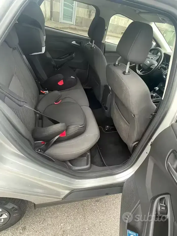 Usata Ford Focus 120 CV (88 kW) 2014 Grigio Station wagon