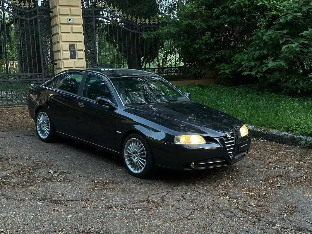 Usata Alfa Romeo 166 Distinctive 239 CV (175 kW) 2004 Nero Berlina