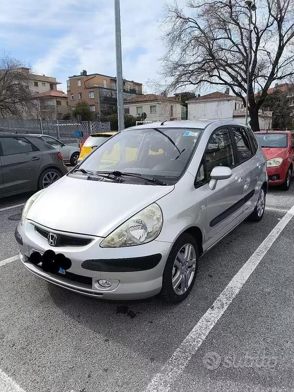 Usata Honda Jazz 83 CV (61 kW) 2004 Grigio Utilitaria