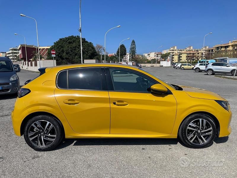 Usata Peugeot 208 Allure 100 CV (73 kW) 2020 Giallo Utilitaria