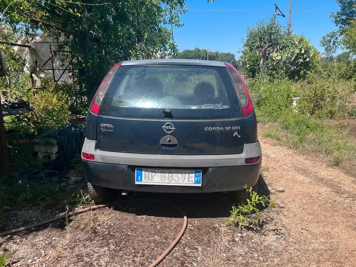 Usata Opel Corsa 75 CV (55 kW) 2001 Bluazzurro Utilitaria