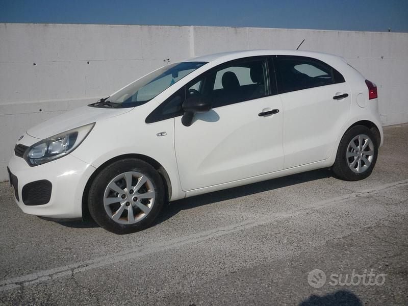 Usata Kia Rio EX 86 CV (63 kW) 2011 Bianco Berlina