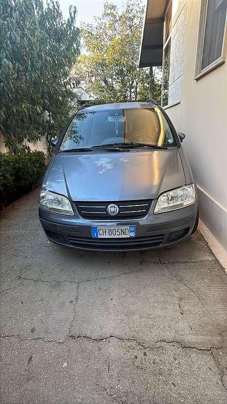 Grigio Usata 2004 Fiat Idea Dynamic Monovolume | 1100 € (Ottimo prezzo) - Immagine 1/4