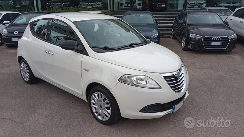 Usata Lancia Ypsilon 69 CV (50 kW) 2013 Bianco Utilitaria