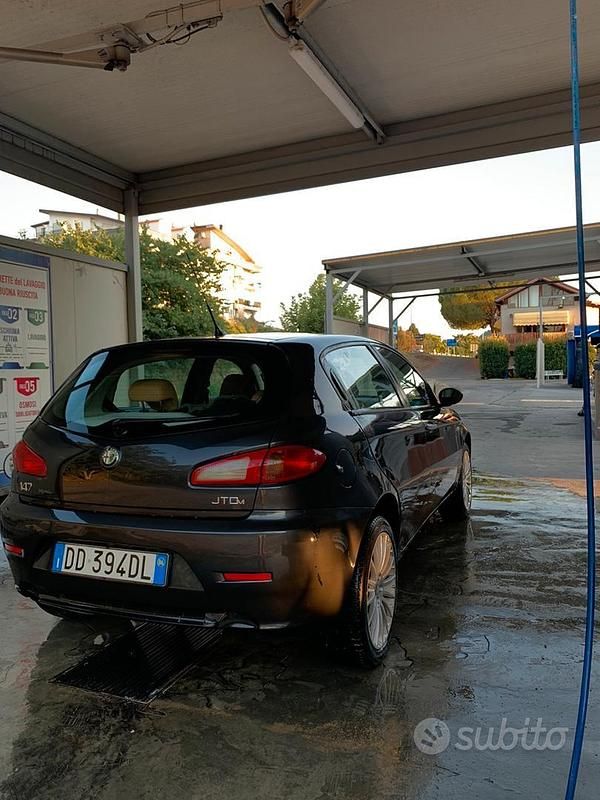Usata Alfa Romeo 147 120 CV (88 kW) 2006 Nero Utilitaria