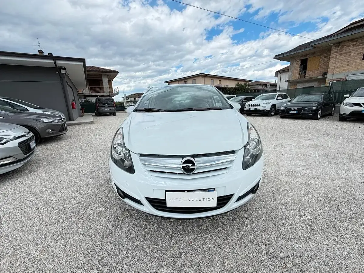 Usata Opel Corsa 95 CV (69 kW) 2011 Bianco Utilitaria