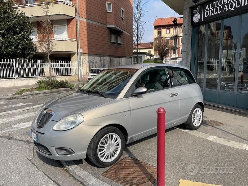 Usata Lancia Ypsilon 60 CV (44 kW) 2008 Grigio Utilitaria