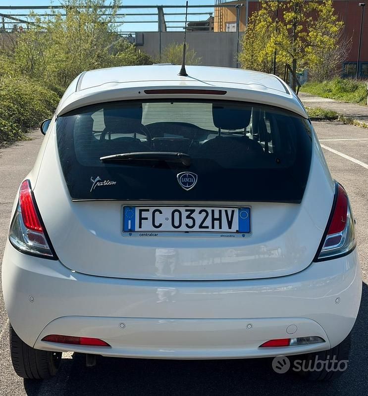 Usata Lancia Ypsilon 69 CV (50 kW) 2016 Utilitaria