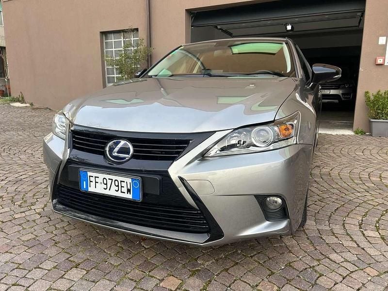 Usata Lexus CT200h 99 CV (72 kW) 2016 Grigio Berlina