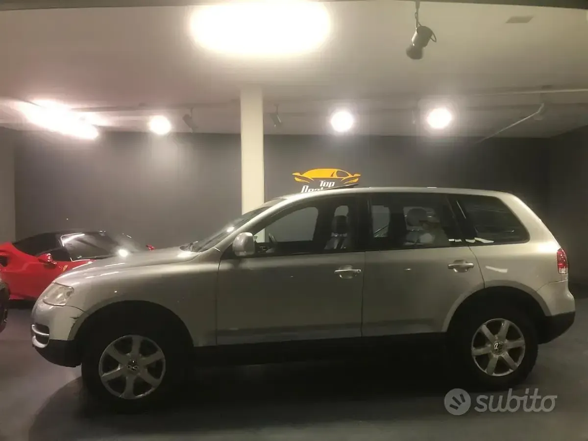 Usata VW Touareg R 174 CV (127 kW) 2005 Grigio SUV
