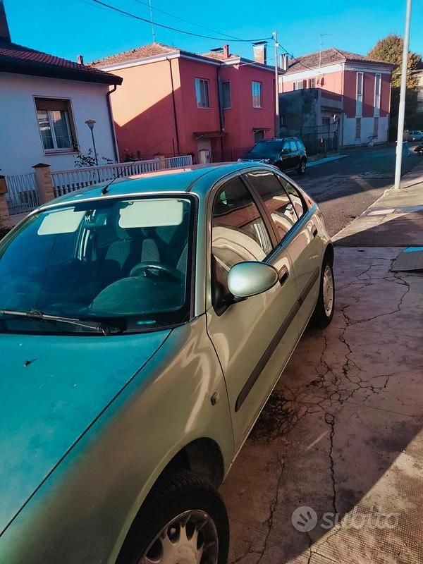 Usata Rover 200 71 CV (52 kW) 2000 Verde Berlina