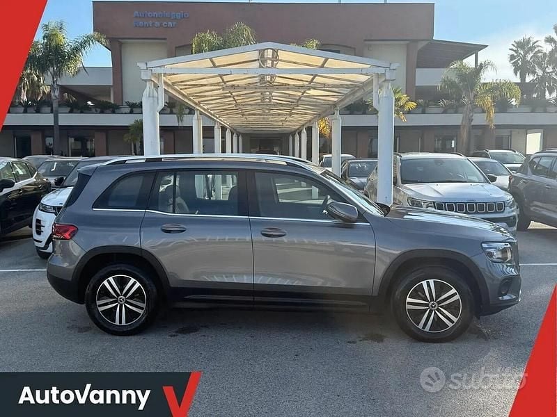 Usata Mercedes GLB180 115 CV (84 kW) 2021 Grigio SUV