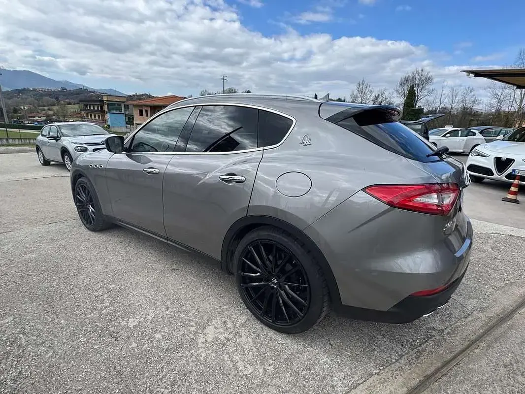 Usata Maserati Levante 430 CV (316 kW) 2016 Grigio SUV