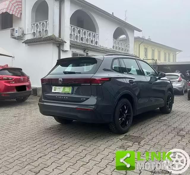 Usata VW Tiguan Life 150 CV (110 kW) 2024 Grigio scuro SUV
