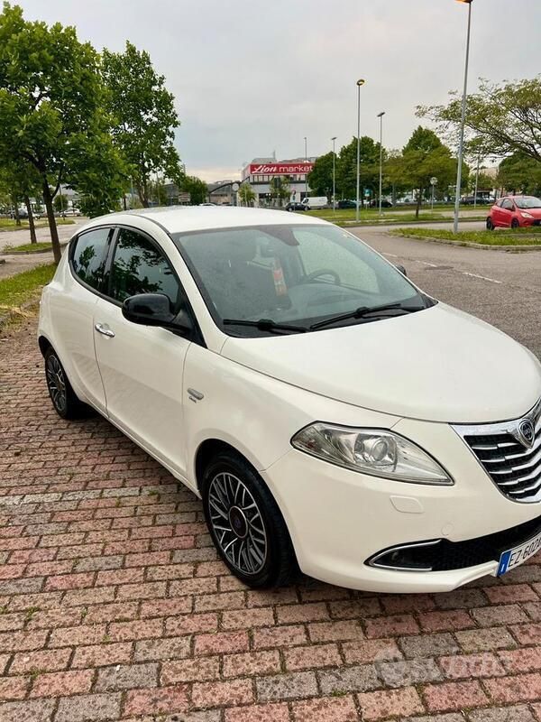 Usata Lancia Ypsilon S 95 CV (69 kW) 2015 Bianco Utilitaria
