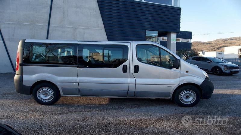 Usata Opel Vivaro 120 CV (88 kW) 2009 Grigio Monovolume