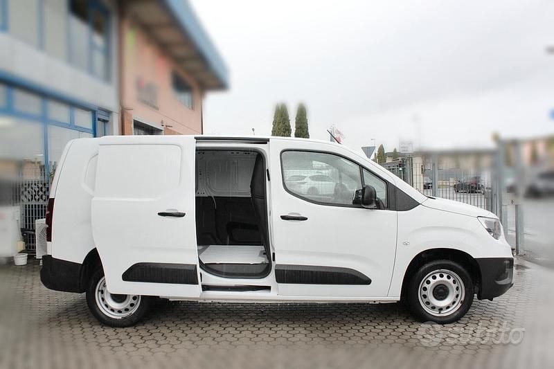 Usata Opel Combo Edition 131 CV (96 kW) 2022 Bianco Monovolume