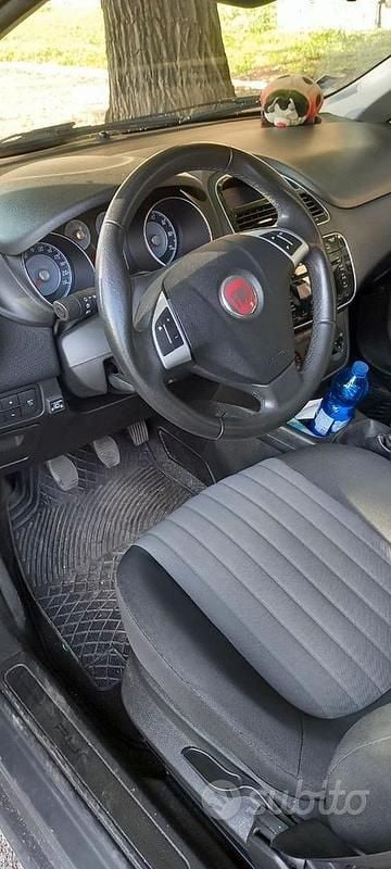 Usata Fiat Punto Street 69 CV (50 kW) 2017 Grigio Berlina