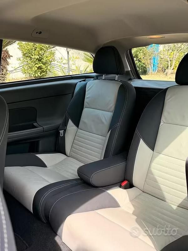 Usata Volvo C30 R-Design 109 CV (80 kW) 2010 Nero Utilitaria