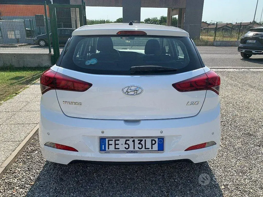 Usata Hyundai i20 Style 84 CV (61 kW) 2016 Bianco Berlina