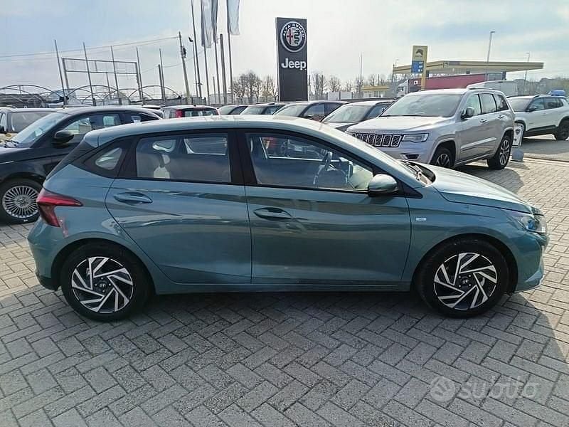 Usata Hyundai i20 99 CV (72 kW) 2024 Verde Berlina