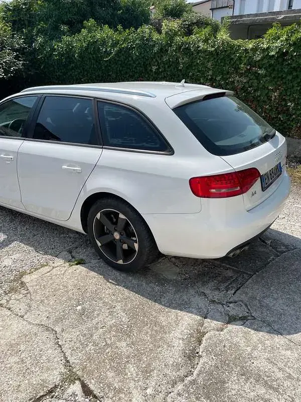 Usata Audi A4 Ambiente 120 CV (88 kW) 2011 Bianco Station wagon