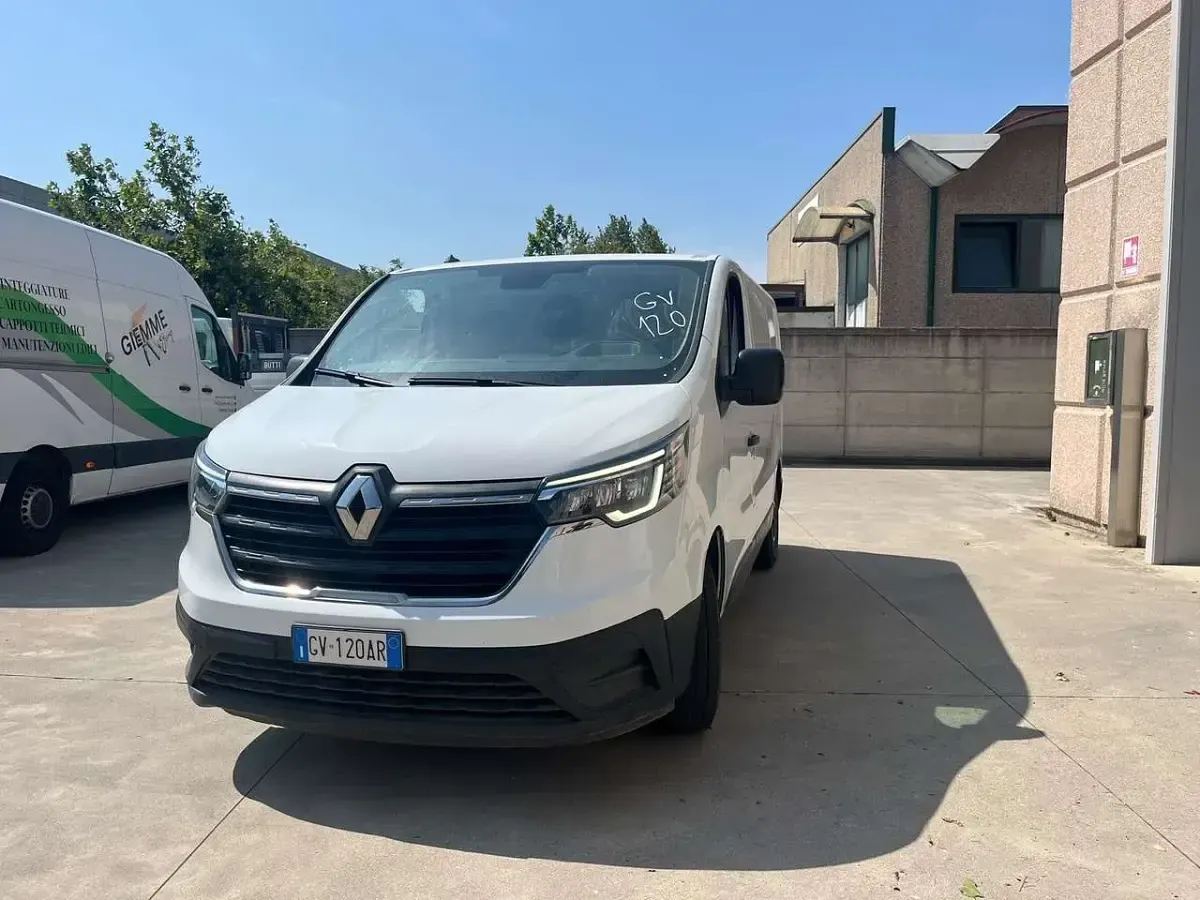 Usata Renault Trafic 110 CV (80 kW) 2024 Bianco Monovolume