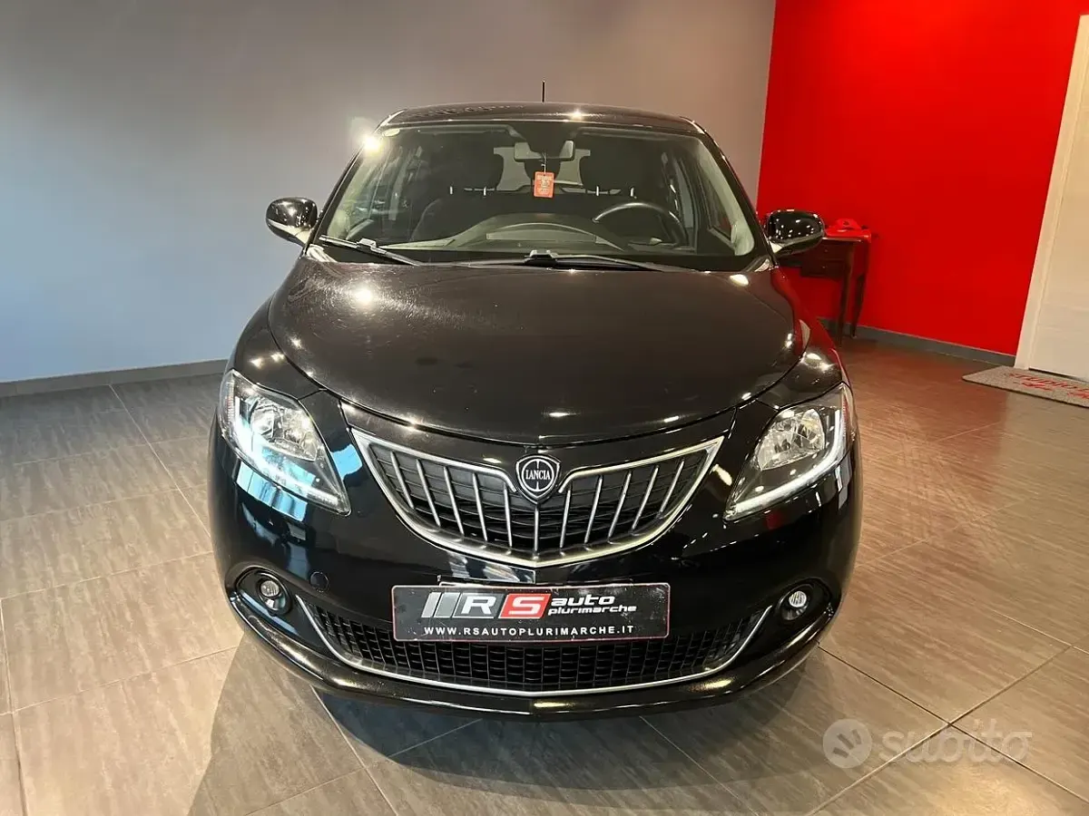 Usata Lancia Ypsilon Gold 69 CV (50 kW) 2021 Nero Utilitaria