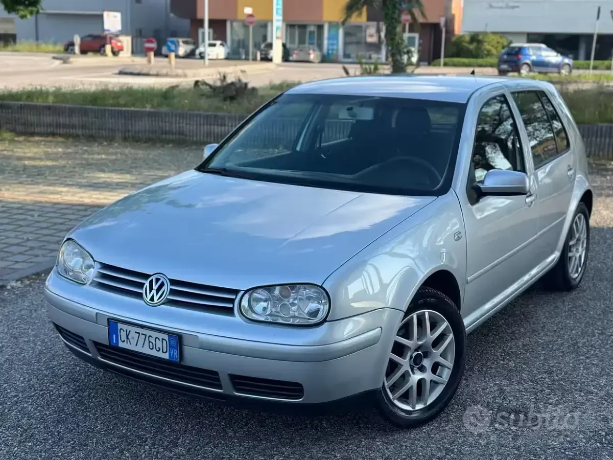 Usado VW Golf IV 101 CV (74 kW) 2003 Gris Berlina