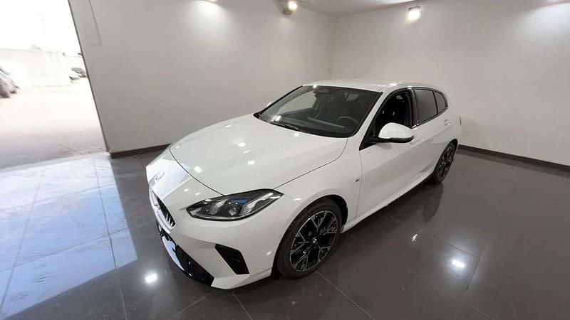 Bianco metallizzato Usata 2025 BMW 120 M Sport Utilitaria | 34.400 € (Super prezzo) - Immagine 1/4