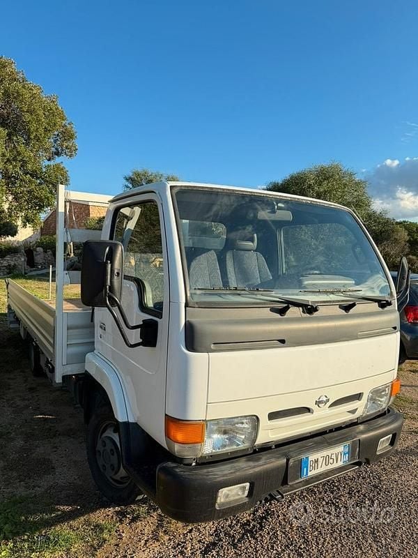 Usata Nissan Cabstar 106 CV (77 kW) 2000 Bianco Pick-up