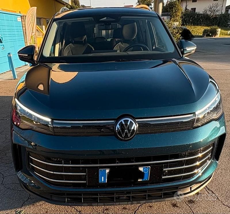 Usata VW Tiguan Elegance 150 CV (110 kW) 2024 Verde SUV