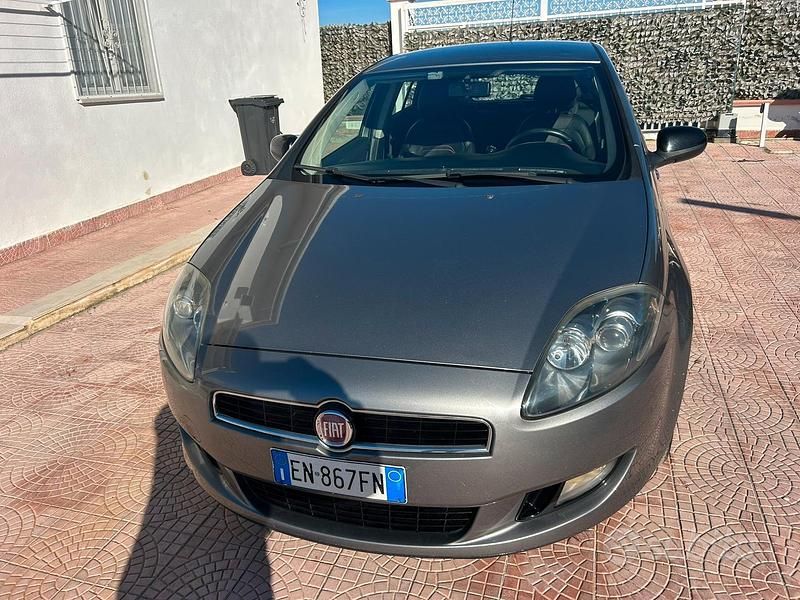 Usata Fiat Bravo 120 CV (88 kW) 2015 Grigio Utilitaria