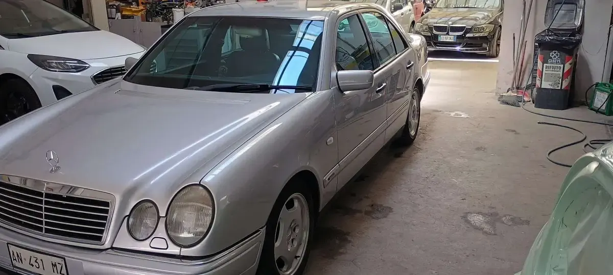 Usata Mercedes E200 Avantgarde 136 CV (100 kW) 1996 Berlina