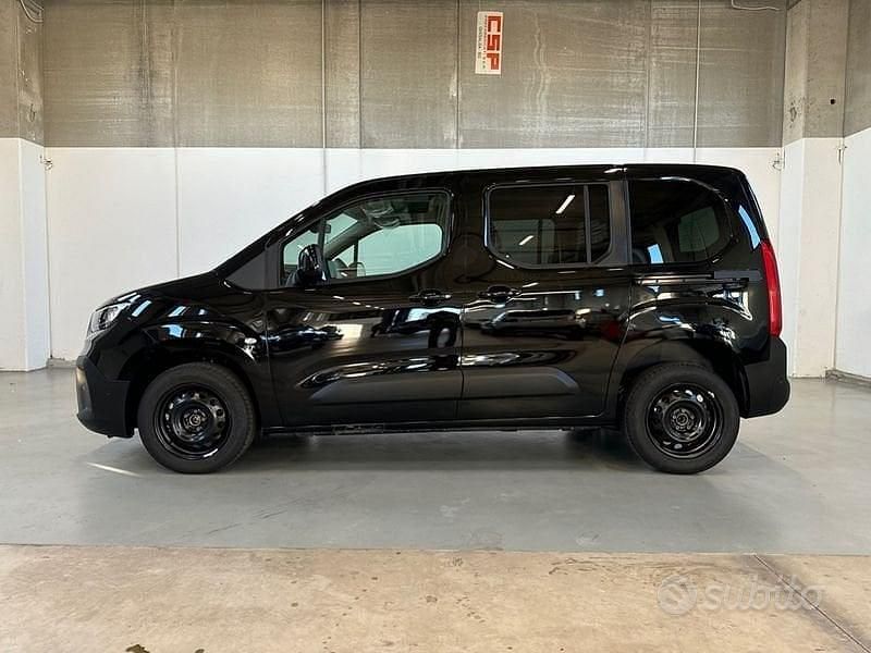 Nuova Fiat Doblò 101 CV (74 kW) 2025 Nero Monovolume