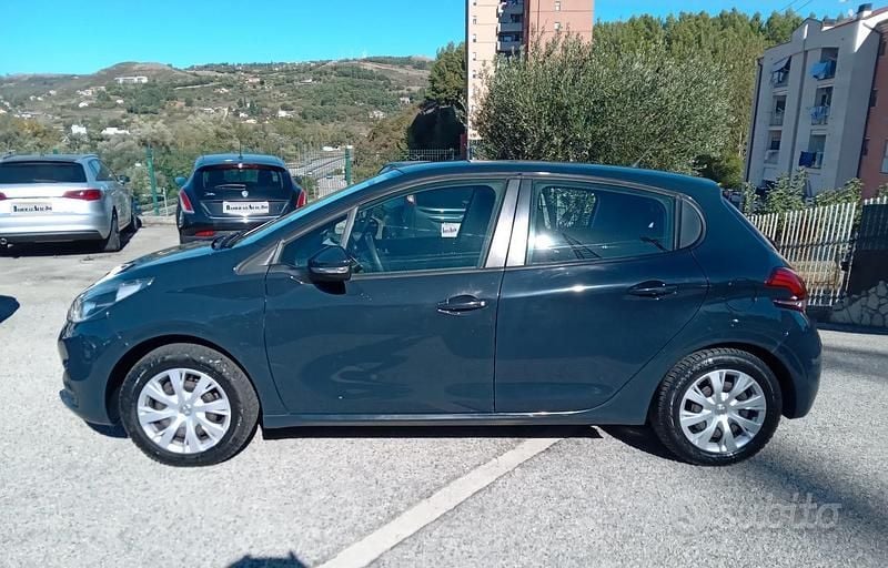 Usata Peugeot 208 Active 68 CV (50 kW) 2016 Grigio Utilitaria