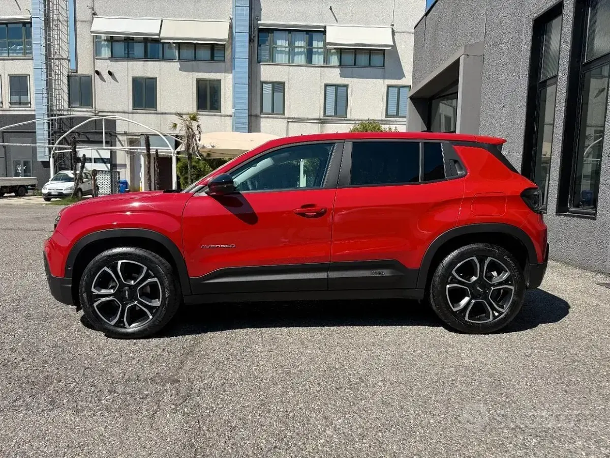 Usata Jeep Avenger Summit 101 CV (74 kW) 2023 Rosso SUV