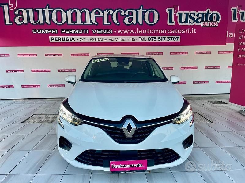 Używany Renault Clio V Zen 100 KM (73 kW) 2021 Biały Sedan/Limuzyna