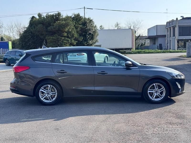 Usata Ford Focus Business Edition 120 CV (88 kW) 2019 Grigio Station wagon