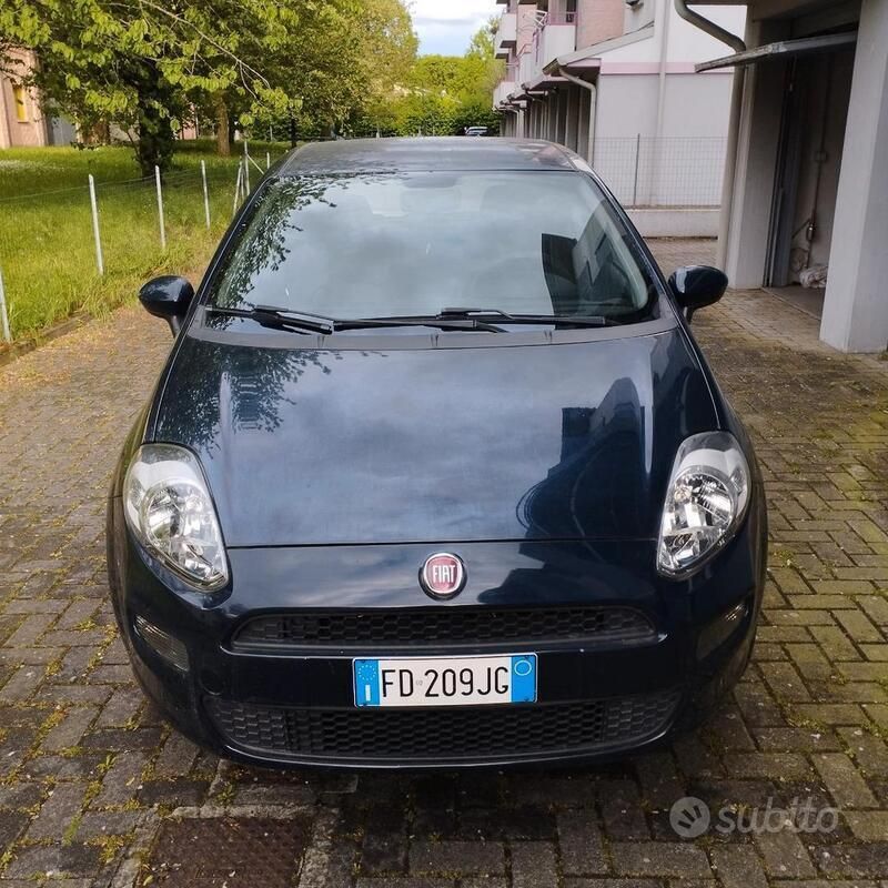 Nero Usata 2016 Fiat Punto Due volumi | 4500 € (Buon prezzo) - Immagine 1/4