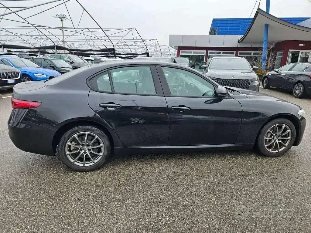 Usata Alfa Romeo Giulia Super 179 CV (131 kW) 2018 Nero Berlina