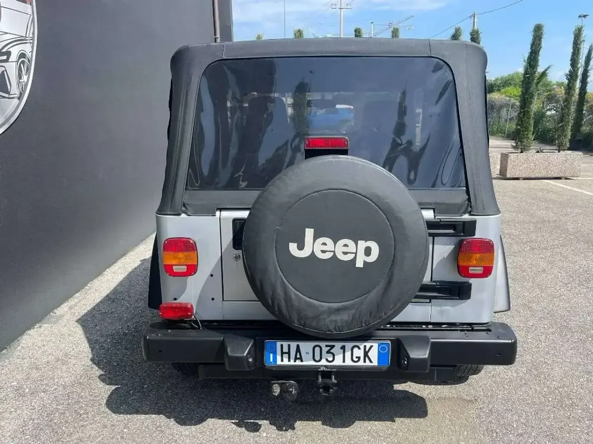 Usata Jeep Wrangler 143 CV (105 kW) 2005 Argento SUV