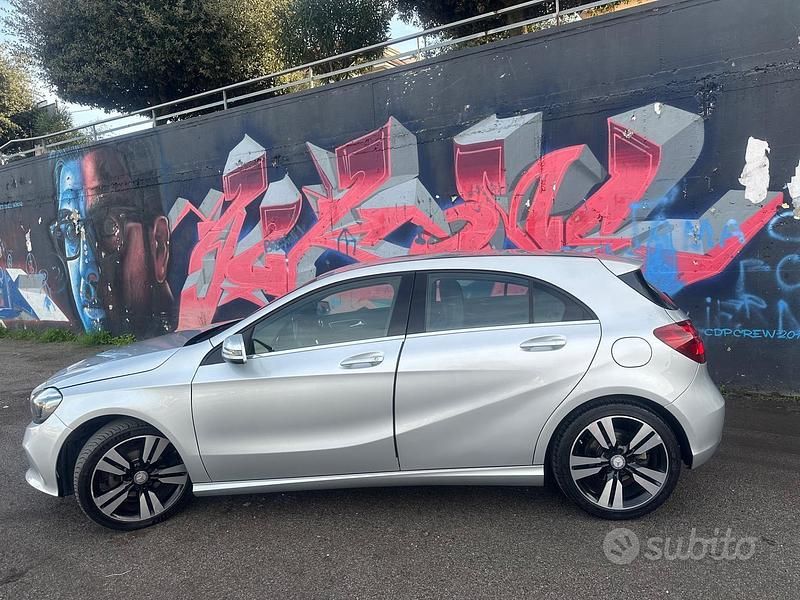 Usata Mercedes A180 108 CV (79 kW) 2017 Blu Berlina