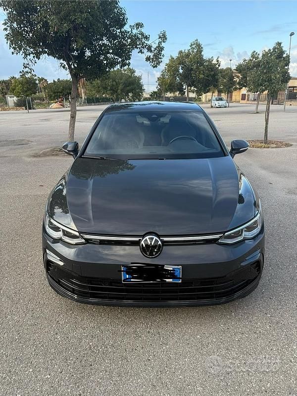 Usata VW Golf VIII R-line 150 CV (110 kW) 2023 Grigio Berlina