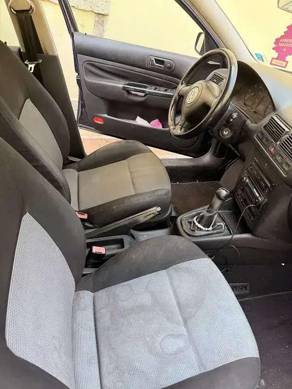 Usata VW Golf IV Comfortline 101 CV (74 kW) 2004 Berlina